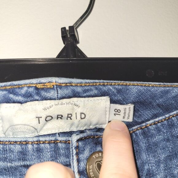 Torrid Stretch Boyfriend Jeans 18 - Picture 2 of 10